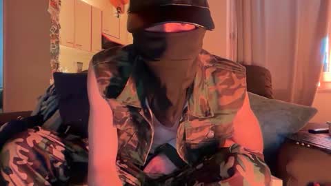 Snapshot of kinksterarmyboi chatting on 04/04/26, 07:17 kinksterarmyboi online show from 04/04/26, 07:17