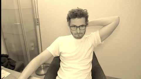 Snapshot of kinksubbydubby chatting on 10/29/25, 11:06 kinksubbydubby online show from 10/29/25, 11:06