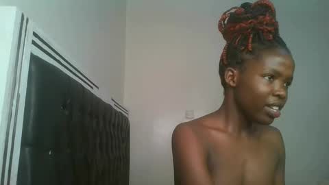 Snapshot of kinky_aria chatting on 09/19/25, 05:24 kinky_aria online show from 09/19/25, 05:24