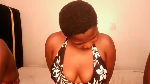 Lola online show from 10/06/25, 02:58