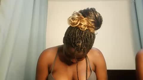 Lola online show from 11/07/25, 08:09