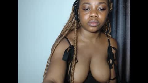 Snapshot of kinky_lollipop chatting on 10/29/25, 02:41 kinky_lollipop online show from 10/29/25, 02:41