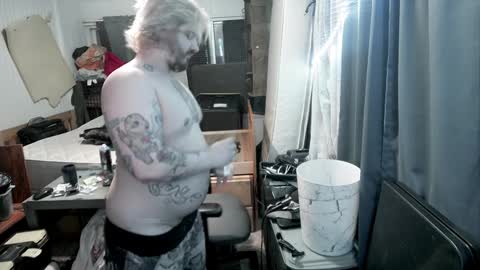Snapshot of kinkybiguy14 chatting on 03/12/25, 04:08 Kinky Cassie online show from 03/12/25, 04:08
