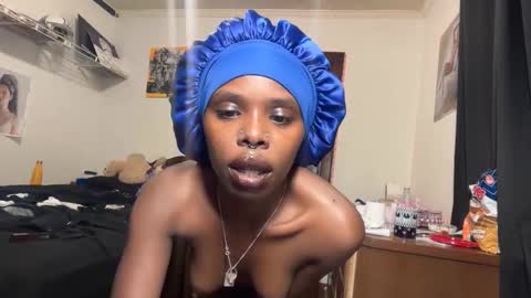 Snapshot of kinkycoupleinteracial chatting on 12/04/25, 05:50 interracialfacial online show from 12/04/25, 05:50