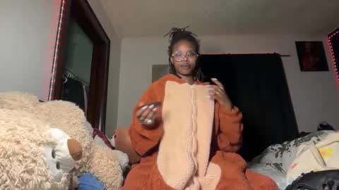 Snapshot of kinkycoupleinteracial chatting on 12/17/25, 04:40 interracialfacial online show from 12/17/25, 04:40