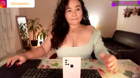 Snapshot of kinkyelise chatting on 01/06/25, 08:57 Jenny online show from 01/06/25, 08:57