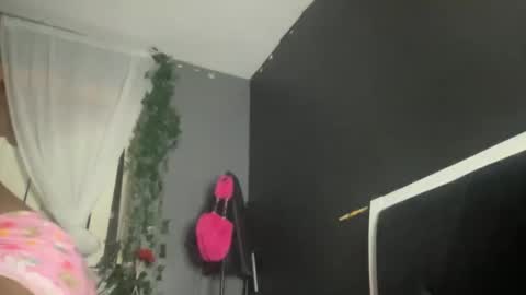 Snapshot of kinkykittee chatting on 12/21/24, 10:06 Bunniii online show from 12/21/24, 10:06