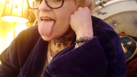 Snapshot of kinkypinkyplay2 chatting on 01/18/26, 05:28 Kinky Pinky online show from 01/18/26, 05:28