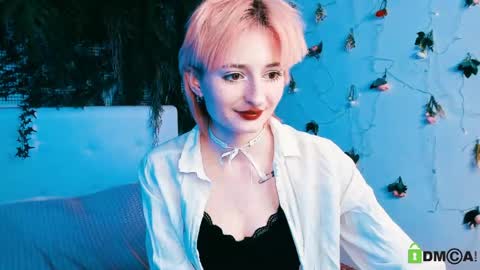 Kira online show from 04/24/26, 08:55
