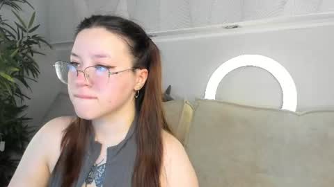 Snapshot of kira_be11 chatting on 06/22/26, 12:02 Kira Be11 online show from 06/22/26, 12:02