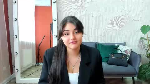 Snapshot of kira_foxy999 chatting on 10/15/25, 09:42 kira_foxy999 online show from 10/15/25, 09:42