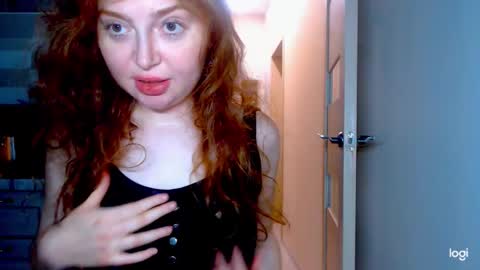 Snapshot of kira_foxy_ chatting on 11/24/25, 12:05 Kira online show from 11/24/25, 12:05