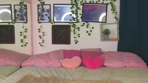 Kira online show from 01/31/25, 12:50