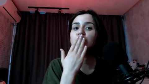 Snapshot of kira_yammy chatting on 05/15/26, 11:34 Kira follow me online show from 05/15/26, 11:34
