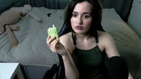 Snapshot of kira_yammy chatting on 05/27/26, 10:51 Kira follow me online show from 05/27/26, 10:51