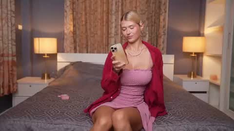 kira bloom online show from 06/19/26, 03:33