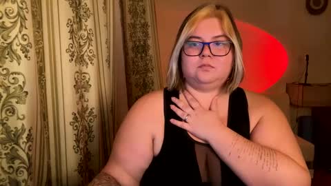 Snapshot of kiracobb chatting on 12/02/24, 07:49 Just Kira online show from 12/02/24, 07:49