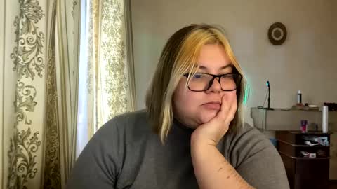 Snapshot of kiracobb chatting on 12/18/24, 09:58 Just Kira online show from 12/18/24, 09:58