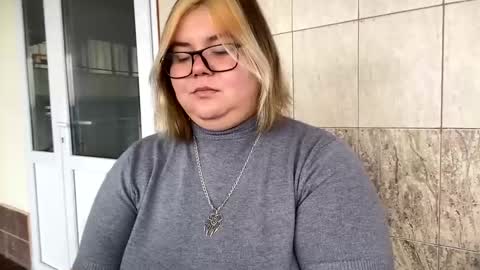 Snapshot of kiracobb chatting on 12/27/24, 09:06 Just Kira online show from 12/27/24, 09:06