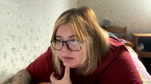 Snapshot of kiracobb chatting on 12/28/24, 07:00 Just Kira online show from 12/28/24, 07:00