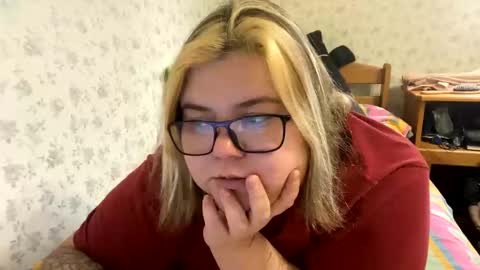 Snapshot of kiracobb chatting on 12/28/24, 10:03 Just Kira online show from 12/28/24, 10:03