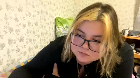 Snapshot of kiracobb chatting on 12/28/24, 05:25 Just Kira online show from 12/28/24, 05:25