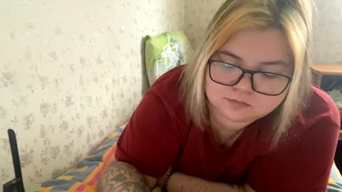 Snapshot of kiracobb chatting on 12/31/24, 06:37 Just Kira online show from 12/31/24, 06:37