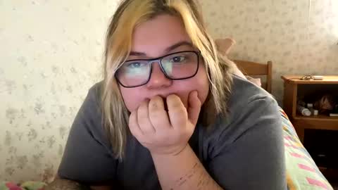 Snapshot of kiracobb chatting on 01/04/25, 08:28 Just Kira online show from 01/04/25, 08:28