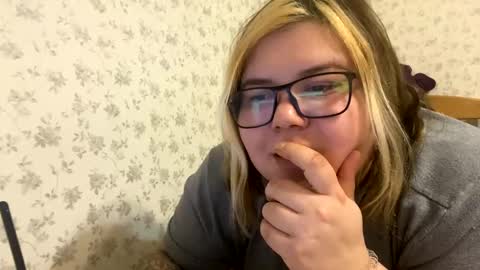 Snapshot of kiracobb chatting on 01/05/25, 05:20 Just Kira online show from 01/05/25, 05:20