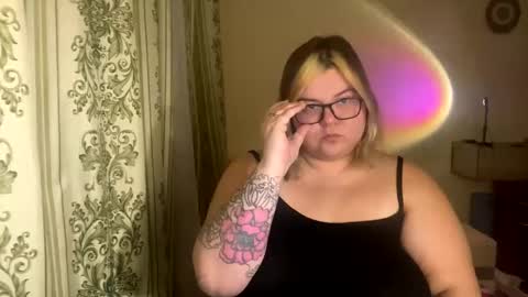 Snapshot of kiracobb chatting on 01/12/25, 04:08 Just Kira online show from 01/12/25, 04:08