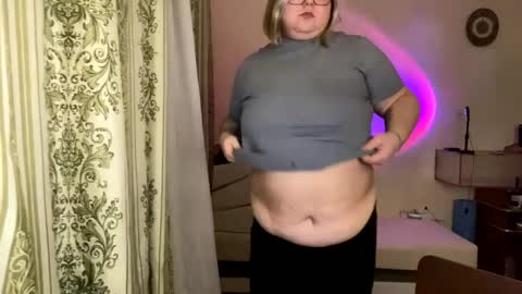 Snapshot of kiracobb chatting on 01/24/25, 04:49 Just Kira online show from 01/24/25, 04:49