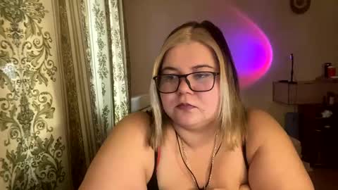 Snapshot of kiracobb chatting on 01/26/25, 11:17 Just Kira online show from 01/26/25, 11:17