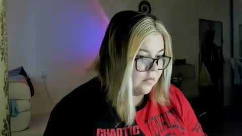 Snapshot of kiracobb chatting on 02/03/25, 01:08 Just Kira online show from 02/03/25, 01:08