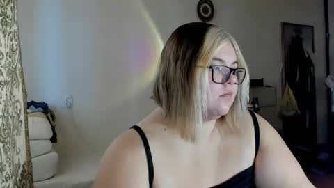 Snapshot of kiracobb chatting on 02/06/25, 11:10 Just Kira online show from 02/06/25, 11:10