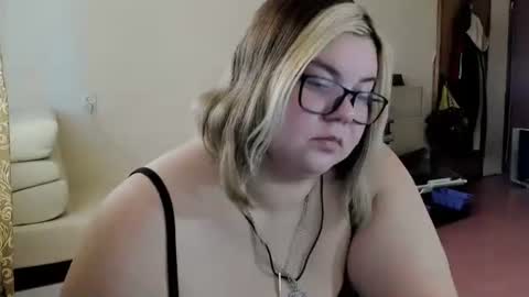 Snapshot of kiracobb chatting on 03/06/25, 12:41 Just Kira online show from 03/06/25, 12:41