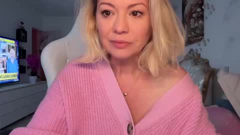 KiraDivine online show from 12/06/24, 01:33