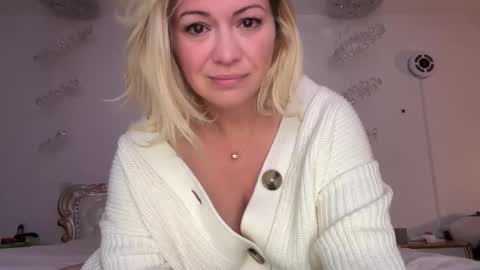 KiraDivine online show from 12/08/24, 04:28