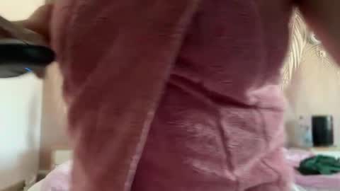 KiraDivine online show from 04/25/26, 01:41