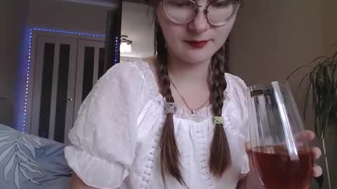 KiraGoldens online show from 09/30/25, 07:24