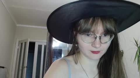 KiraGoldens online show from 10/30/25, 06:37