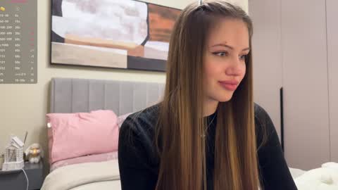 Kira online show from 12/04/24, 11:08