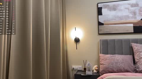 Kira online show from 02/01/25, 12:05