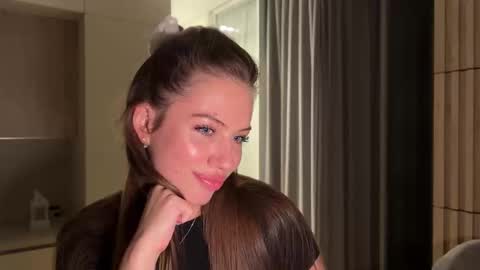 Kira online show from 10/01/25, 05:30