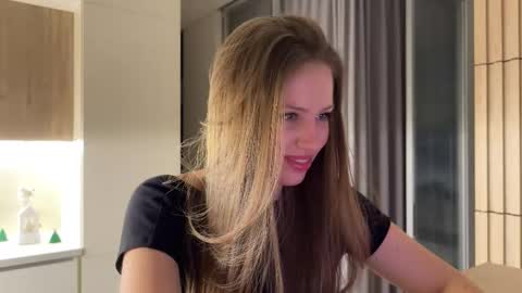 Snapshot of kiramystery chatting on 12/19/25, 05:31 Kira online show from 12/19/25, 05:31