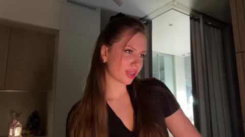 Snapshot of kiramystery chatting on 01/14/26, 04:12 Kira online show from 01/14/26, 04:12