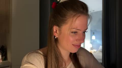 Snapshot of kiramystery chatting on 03/11/26, 01:28 Kira online show from 03/11/26, 01:28