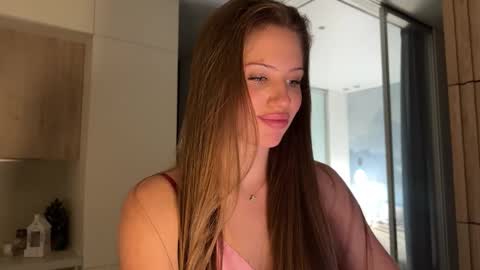 Snapshot of kiramystery chatting on 03/17/26, 04:32 Kira online show from 03/17/26, 04:32