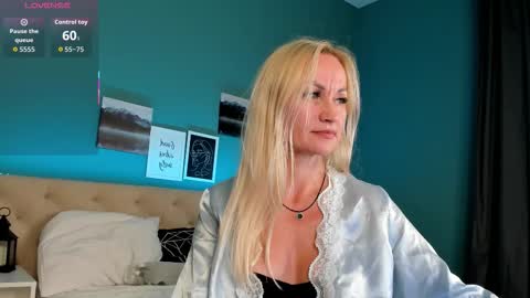 KiraSun online show from 09/24/25, 12:19