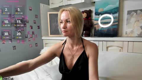 KiraSun online show from 11/10/25, 12:26