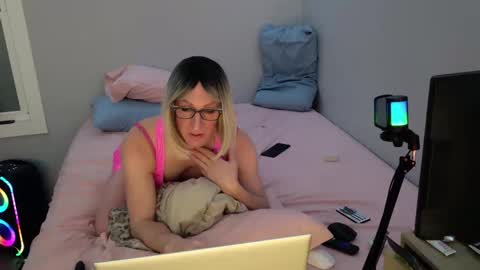 Snapshot of kirkcammerman1 chatting on 01/05/25, 07:17 Onya online show from 01/05/25, 07:17